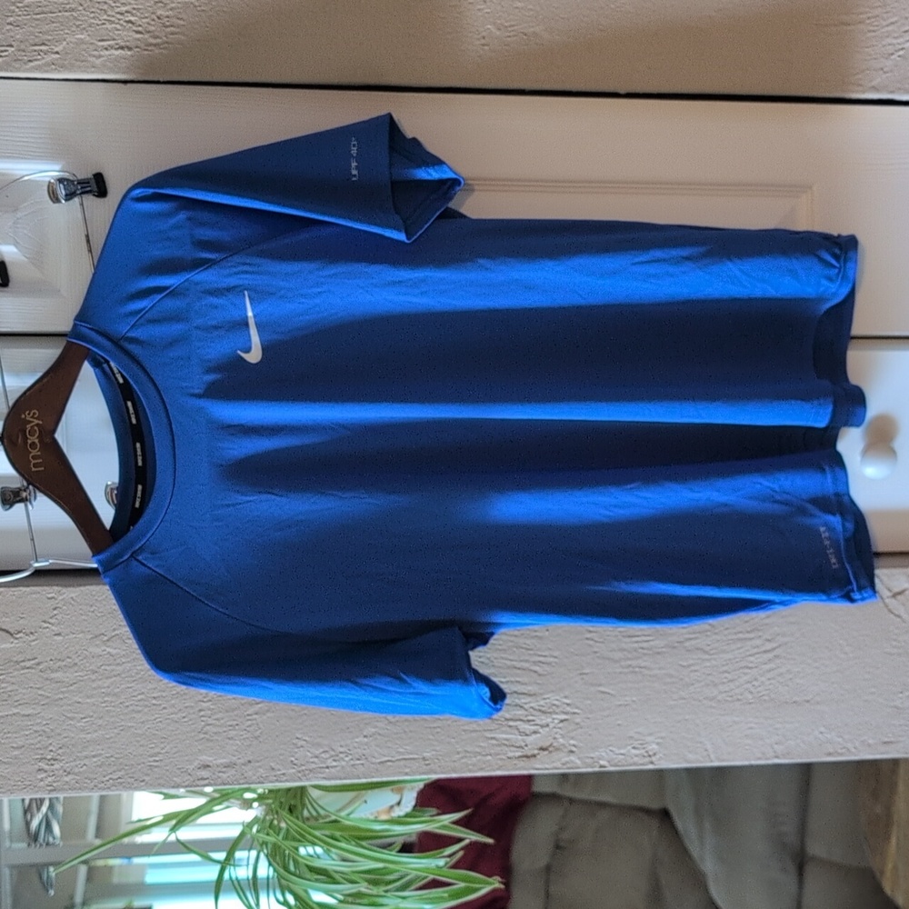 Nike Mens medium work out shirt